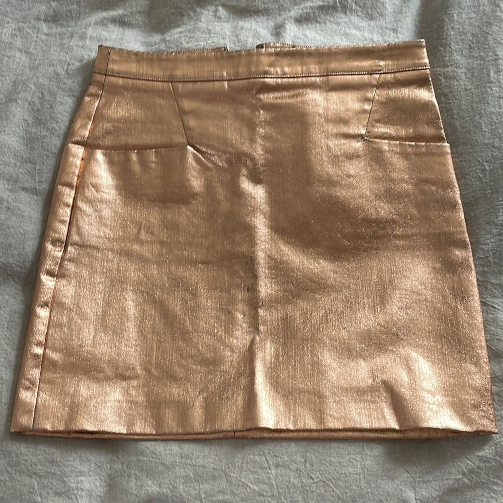 Club Monaco Metallic Mini Skirt Rose Gold. Size 00